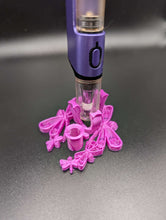 Load image into Gallery viewer, VapeNprop Dragonfly DUO upright vape stand holder for vape pens and cartridges
Purple Dragonfly VapeNprop vape pen holder accessory with dual holders
Dragonfly DUO vape cartridge holder keeping vape pens upright