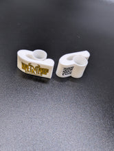 Load image into Gallery viewer, GripNclip preroll joint holder clip by VapeNprop
GripNclip cannabis preroll holder accessory
VapeNprop GripNclip clip for securing prerolls