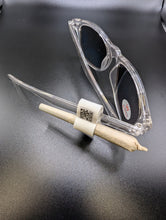 Load image into Gallery viewer, GripNclip preroll joint holder clip by VapeNprop
GripNclip cannabis preroll holder accessory
VapeNprop GripNclip clip for securing prerolls
